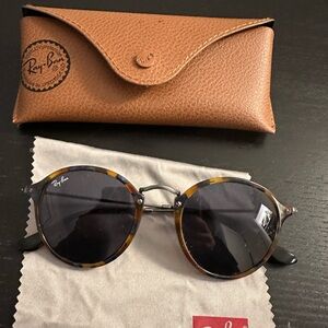 RAY-BAN Round Fleck Sunglasses